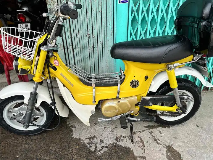 Honda Chaly 50cc для школьников с хошиминскими номерами