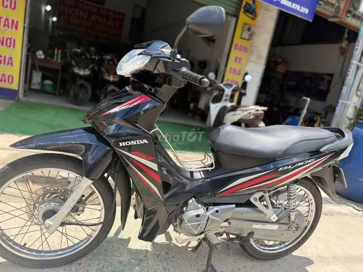 Honda Wave Blade 110 2018 черный/красный в отличном состоянии, оригинал