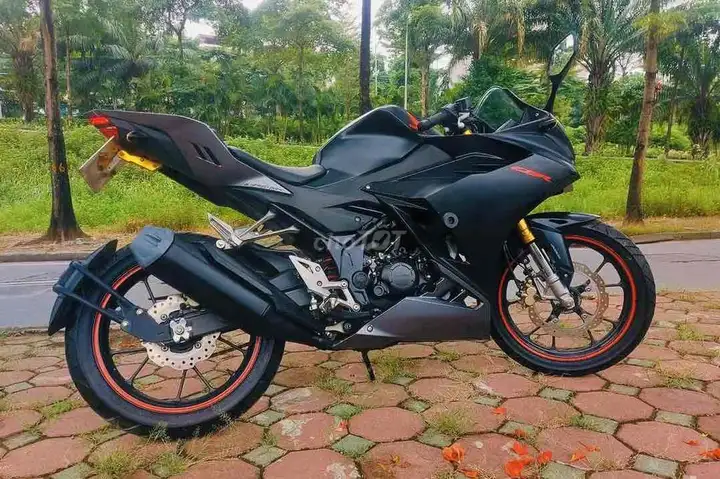 Honda CBR 150 ABS 2023, черный, отличное состояние