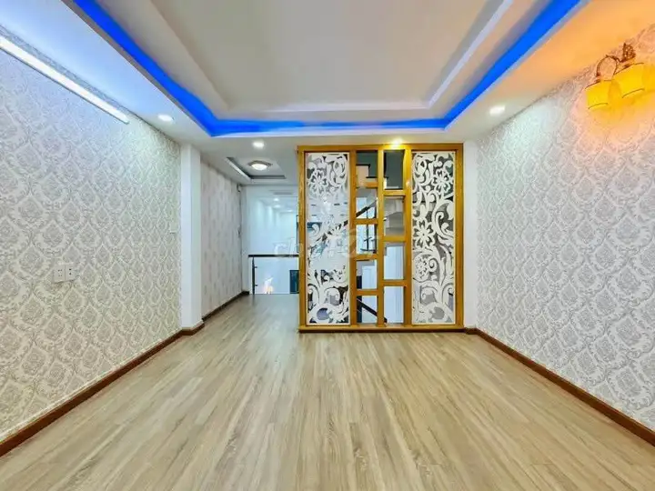 Дом в переулке для авто, Буи Куанг Ла, 58 м², 5 спален