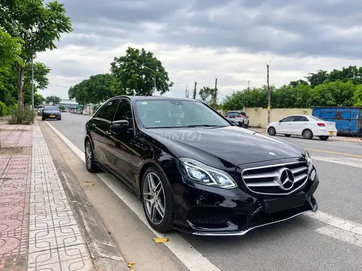 Mercedes-Benz E250 AMG 2015 черный
