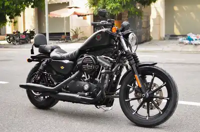 Harley-Davidson Iron 883 2021, черный, 6000 миль