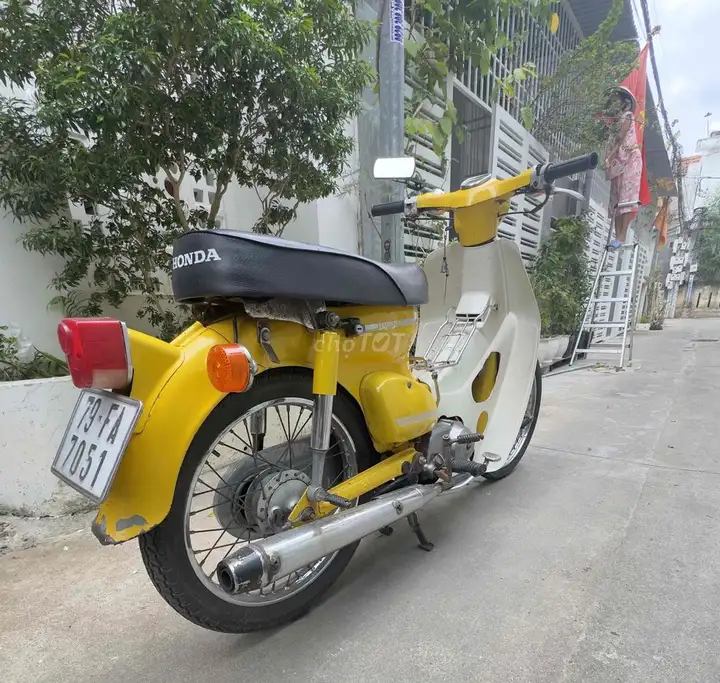 Honda Cub Nhật 50cc Желтый