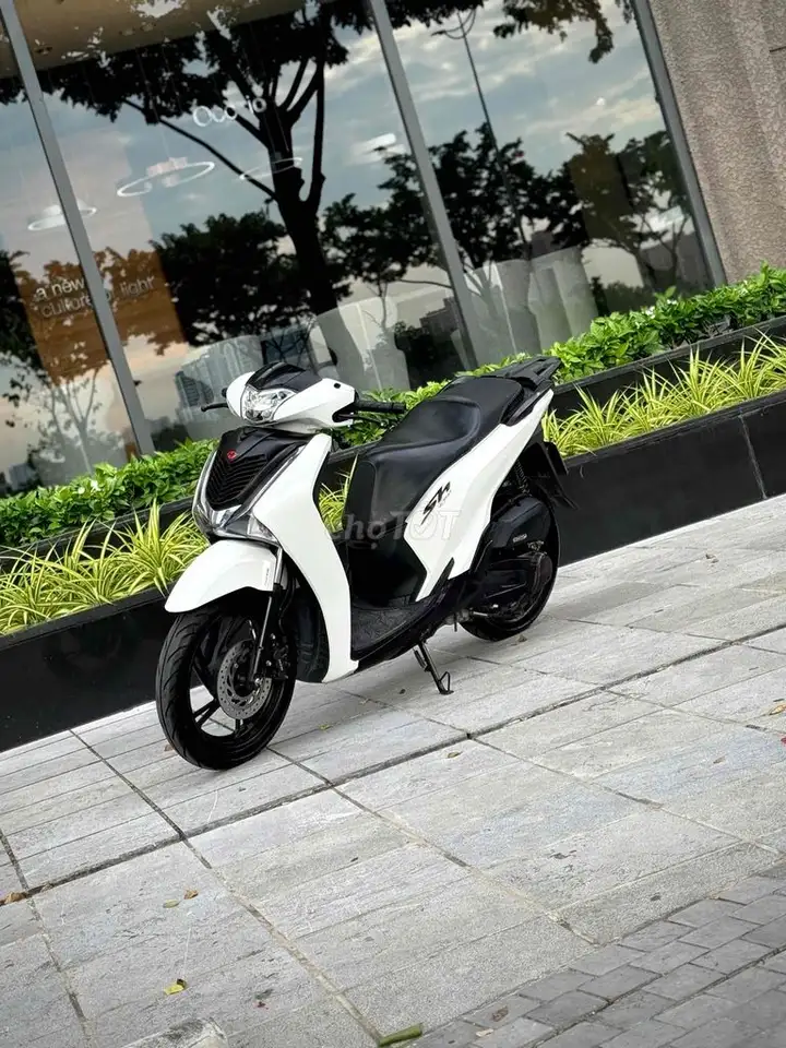 Honda SH 125 CBS 2018 белый Спорт с красивым номером