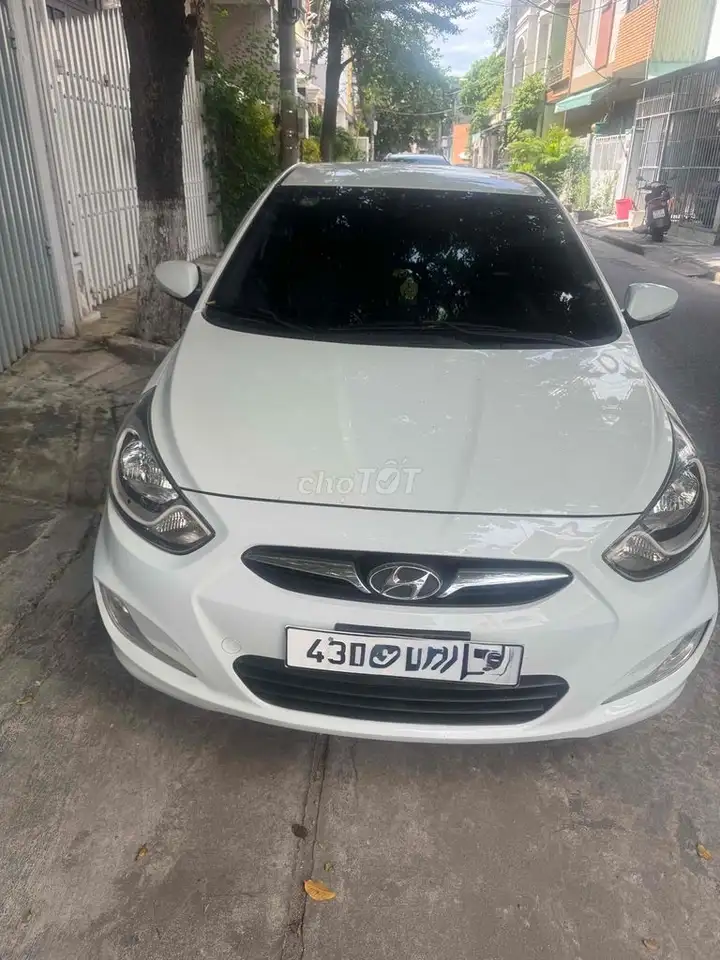 Hyundai Accent белый автомат 5 мест