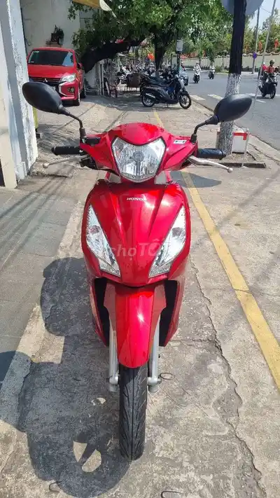 Honda Vision 2016, красный