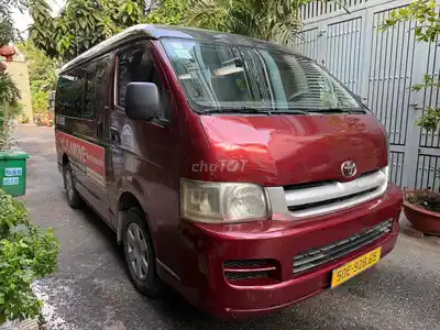 Toyota Hiace Дизель 3 места Красный