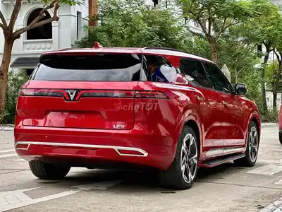 VinFast VF9 Plus 2025 красный 6 мест 19000 км