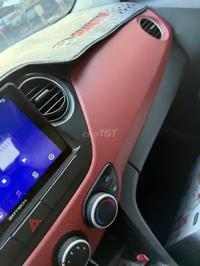Hyundai I10 1.2 MT полная комплектация, белый, 70000 км