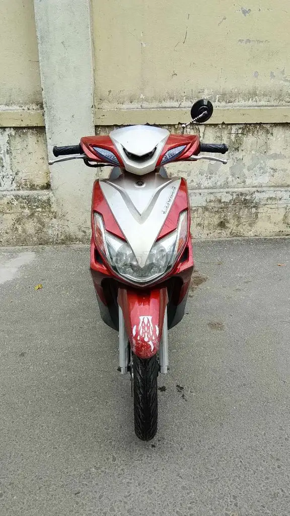 Yamaha Luvias 2023 Красный Скутер
