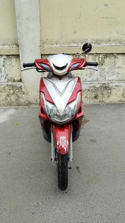 Yamaha Luvias 2023 Красный Скутер