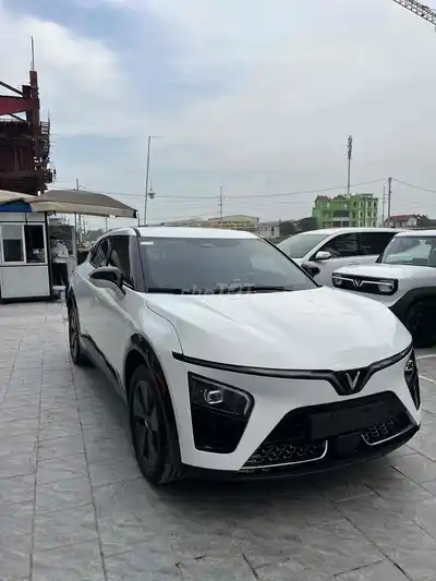 Vinfast VF7 Eco 2026 белый в наличии