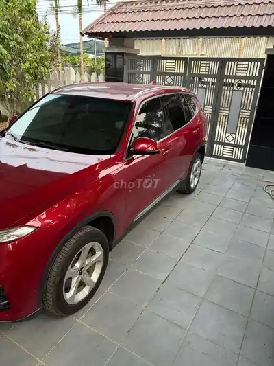 VinFast Lux SA Plus 2019 Красный 85 тыс. км