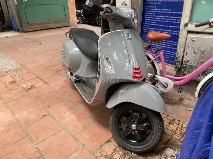 Piaggio Vespa GTS 2022 Серый