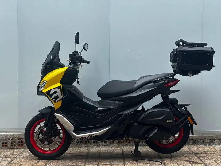 Aprilia SR GT 200 2023