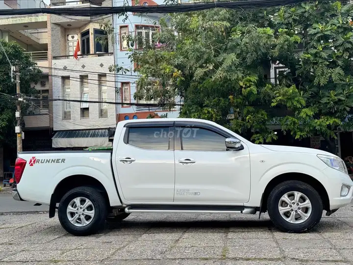 Nissan Navara 2017, белый, дизель, хошиминские номера