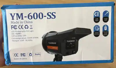 Комплект студийного света YM-600-SS с софтбоксами и штативом