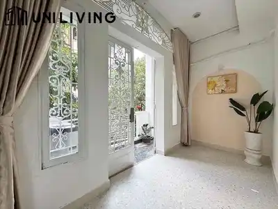 Апартаменты с 2 спальнями, балконом и мебелью у аэропорта
