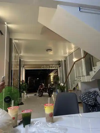 Новый красивый дом на улице Кхук Хао, 5 спален, супер цена