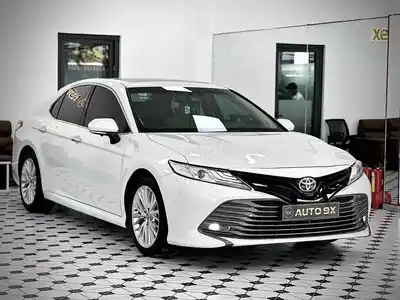 Toyota Camry 2.5Q 2020 Белый/Бежевый, отличное состояние