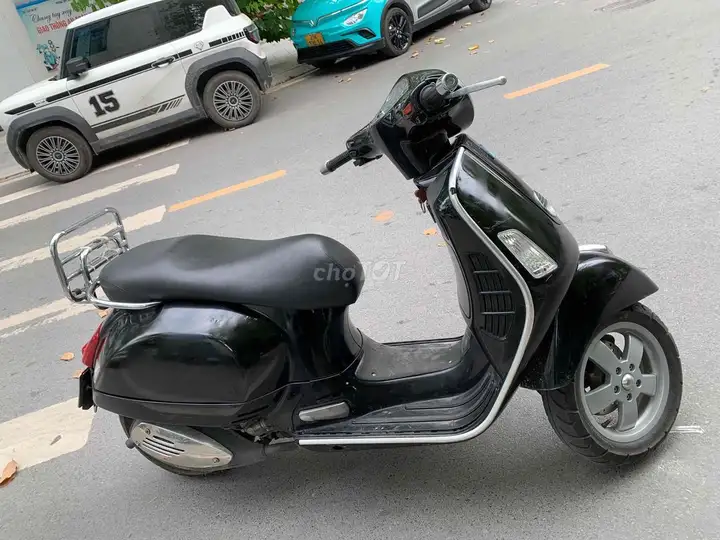Скутер Piaggio Vespa GTS черный