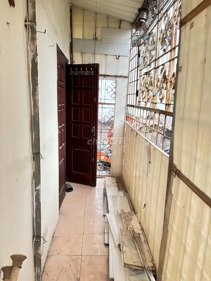 Квартира в общежитии, Нгок Ха