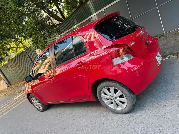 Toyota Yaris 2020 Красный Автомат 100 тыс. км