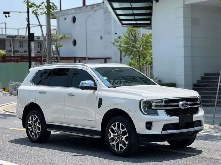 Ford Everest Titanium 4x2 2025 Белый 7 мест