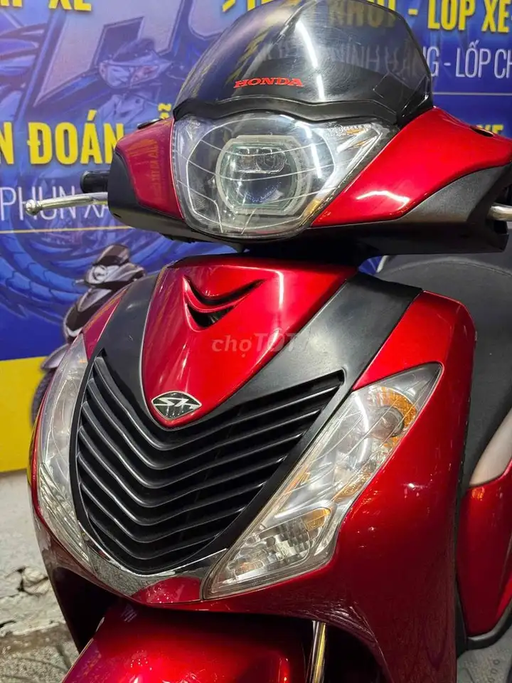 Honda SH 150i 2025 красный