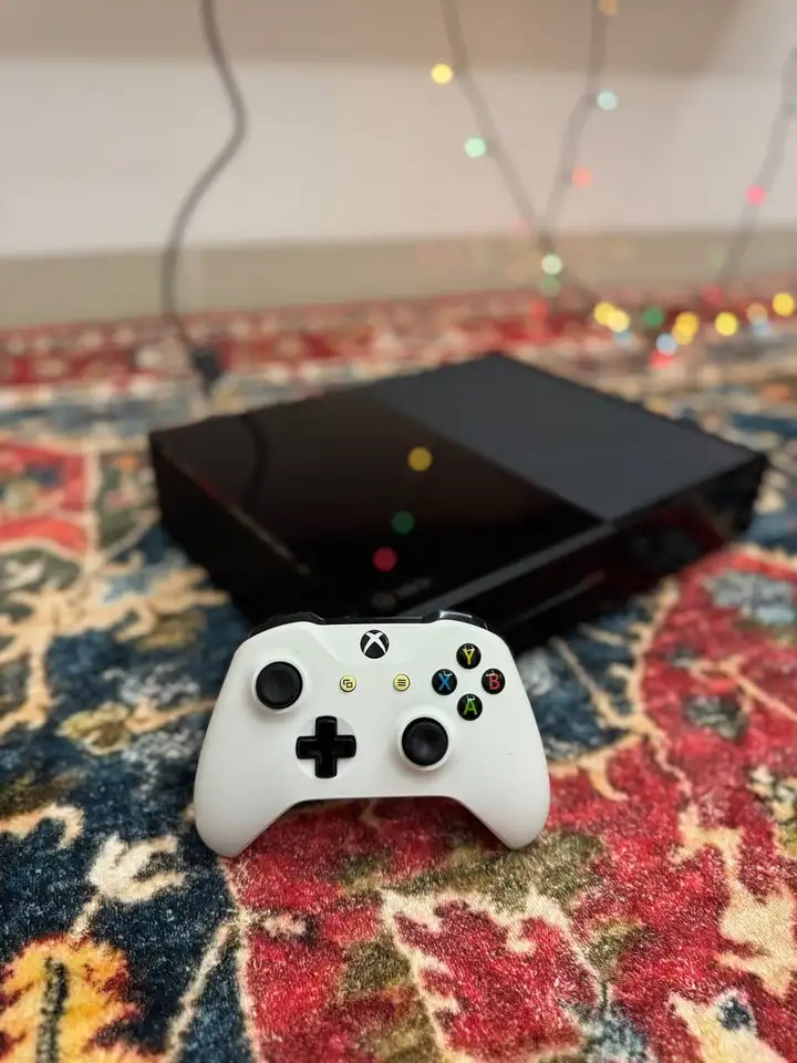 Xbox One 500Gb с геймпадом One S