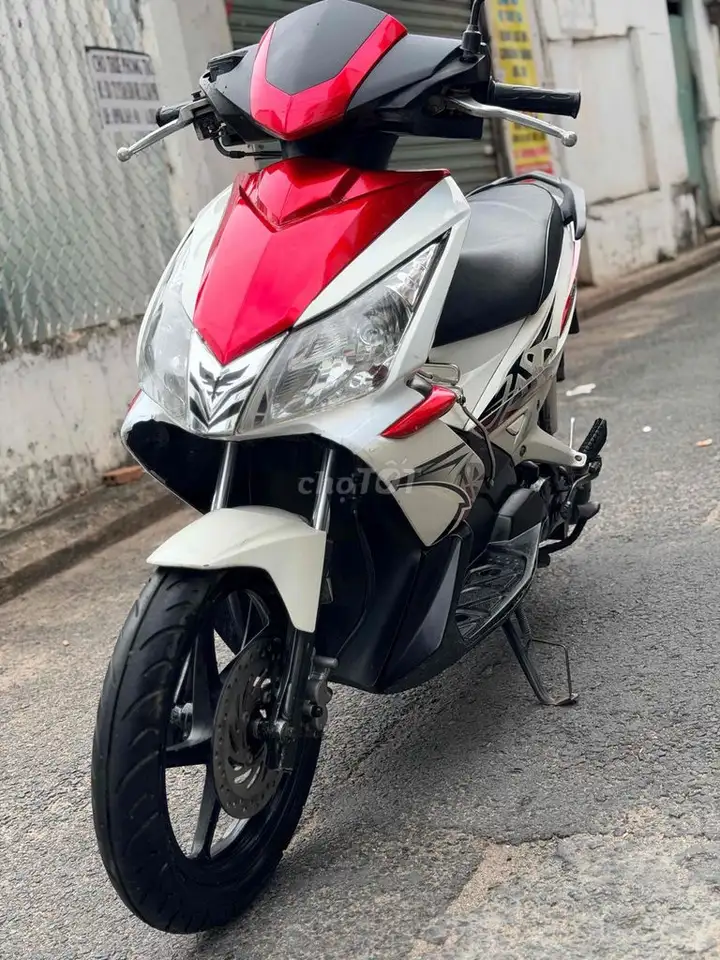 Honda Airblade Белый красно-черный Вьетнам up Тай