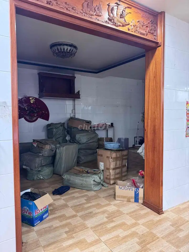 Срочная продажа. Дом с деревянной отделкой и закаленным стеклом, заселение сразу