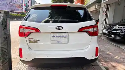 KIA Sorento 2015 2.4 AT 140 тыс. км Белый