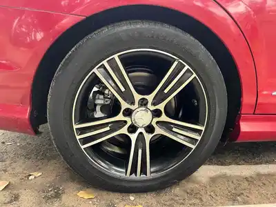 Mercedes-Benz C200, 5 мест, красный, автомат
