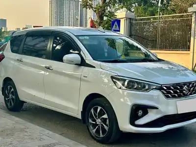 Suzuki Ertiga 2023 Hybrid Белый 7 мест
