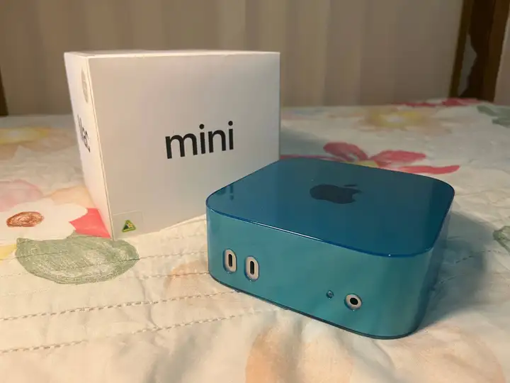 Mac mini 16/256, портативный монитор 14” 2K, клавиатура Logitech K380s, наушники Marshall Major III, настольная игра Манчкин