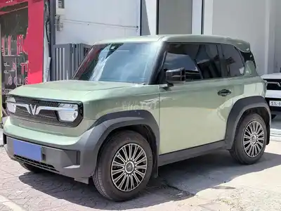 VinFast VF3 2025 зеленый хаки 20 000 км в отличном состоянии