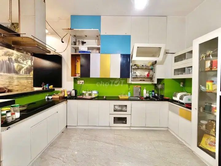 Дом у перекрестка Тху Дук, 80 м², 3 этажа, бетон