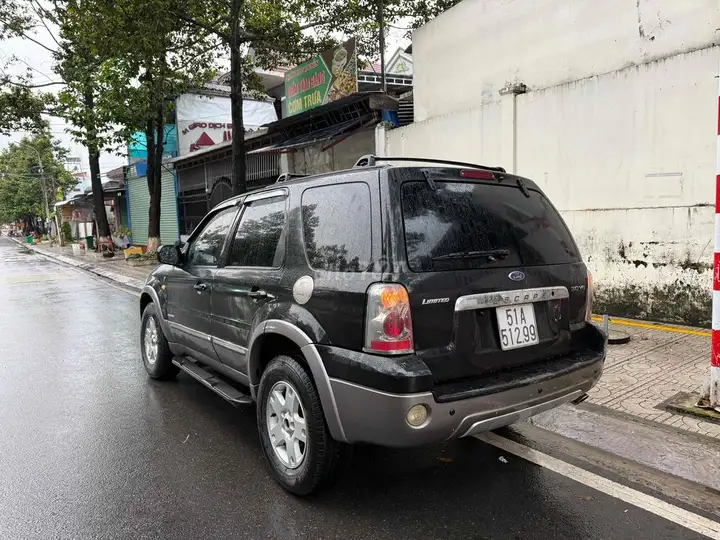 Ford Escape 2005 черный бензин 5 мест