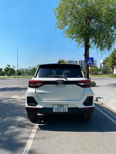 Toyota Raize белый SUV автомат бензин