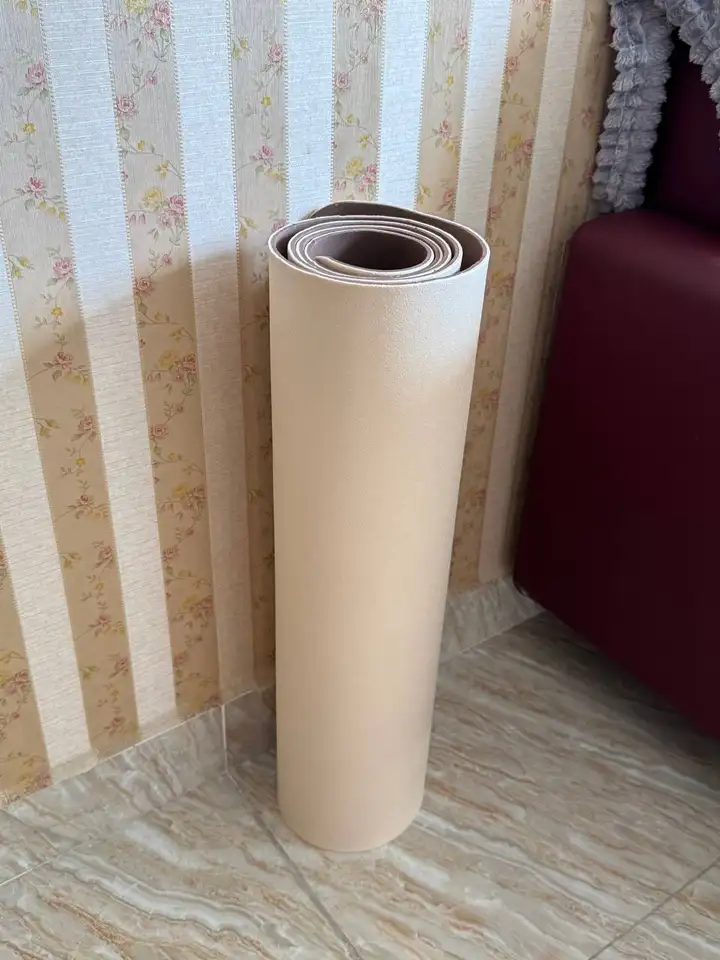 Стол складной, сандалии, сумка, коврик для йоги, плед, наволочки