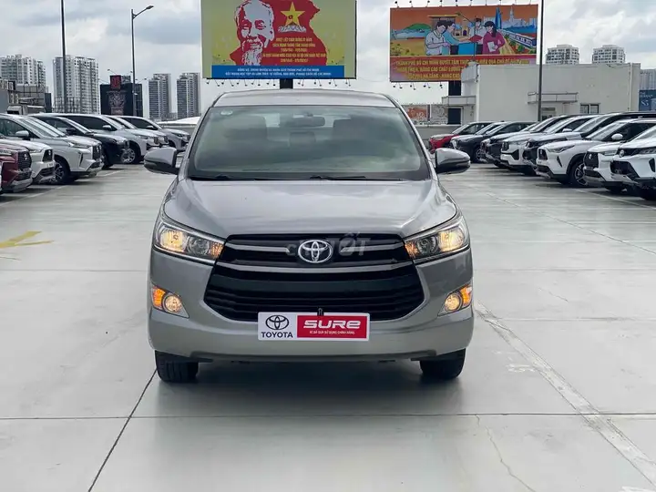 Toyota Innova 2.0G 2019, серебристый, автомат