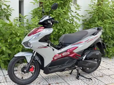 Honda Air Blade 125 4 клапана Спортивная версия 2025 Серо-красный