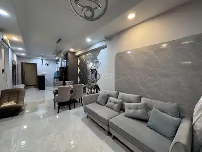 Роскошные апартаменты с 2 спальнями и балконом - Central Plaza за 16 евро/месяц.