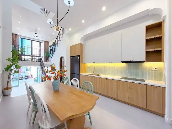 Дом 3 этажа, 3 спальни, 4 WC, 54 м²