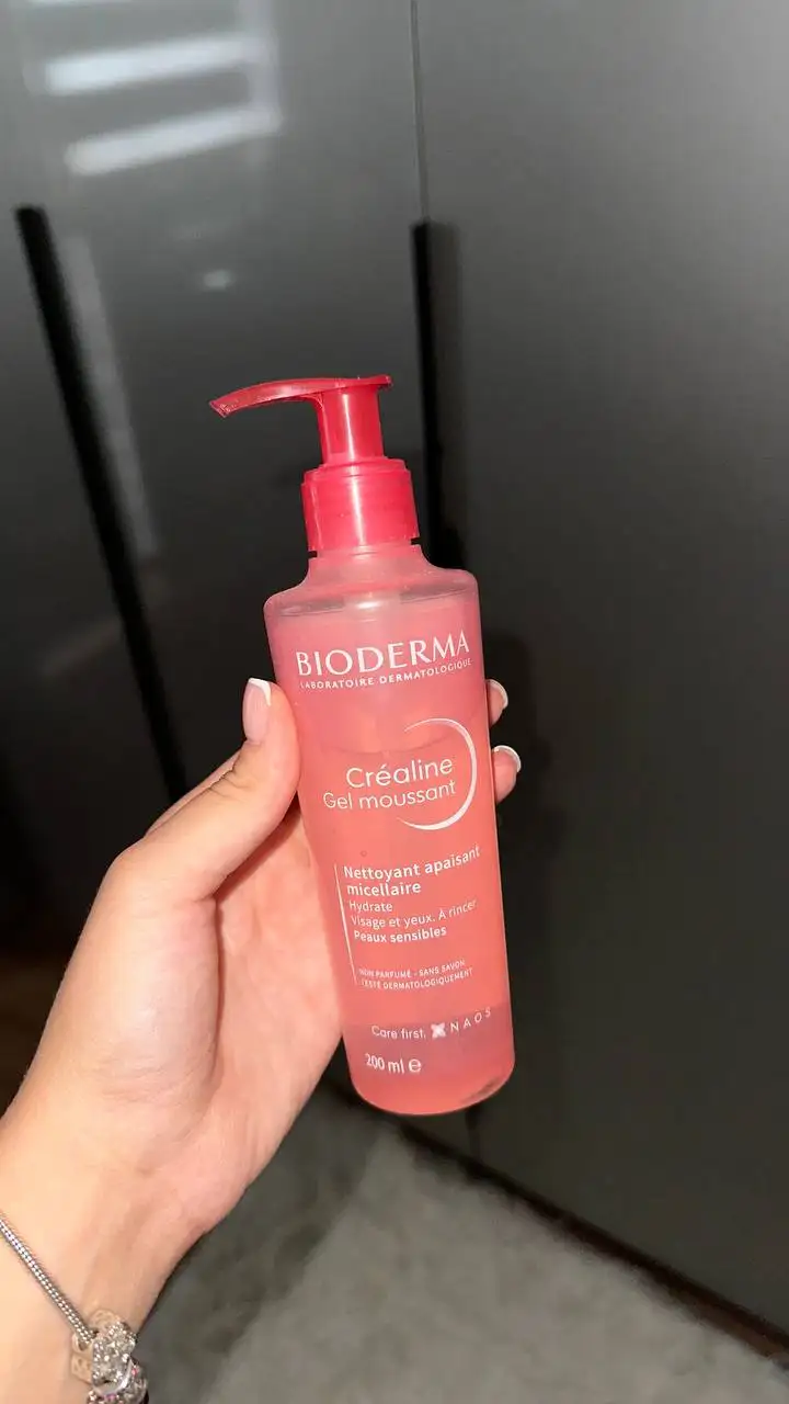 Кроссовки, ретинол, Bioderma, мусс, платье, сумка, очки, рубашка, юбки