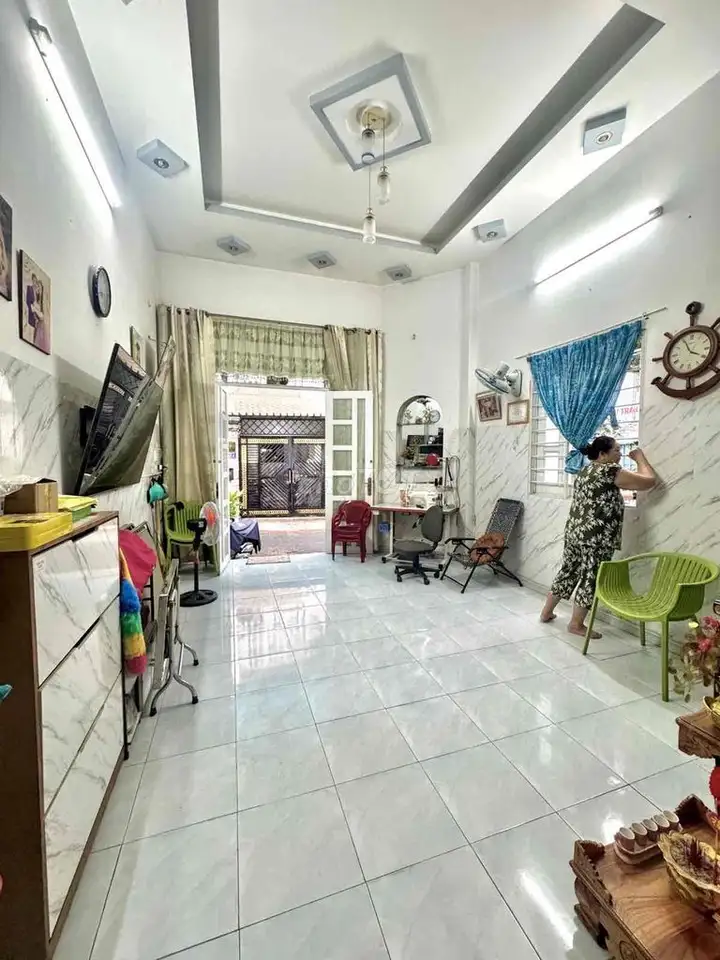 THoại Ngọc Hầu Tân Phú nhà 3 tầng DT 4,4mx17m ,7,99 tỷ ,xe hơi tránh