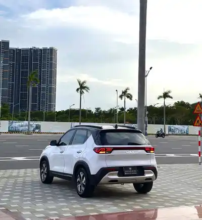 Kia Sonet 1.5AT Luxury - 2023