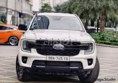 Ford Everest Sport 2024 белый 7 мест 10 тыс. км