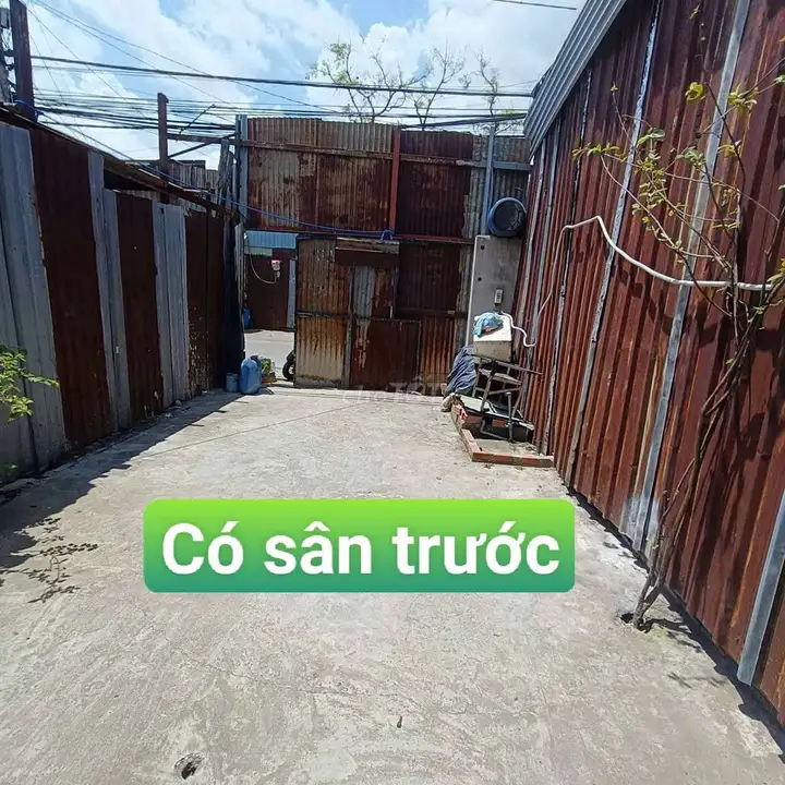 Дом 4х16, фасад улицы Во Ван Ван, 1-й заезд / Рядом с улицей Лиен Кху 4-5